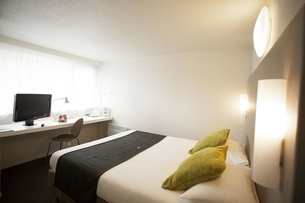 Campanile Pontarlier Hotel Room photo